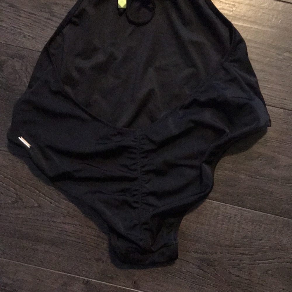 NWOT Super trendy one piece - Picture 8 of 8